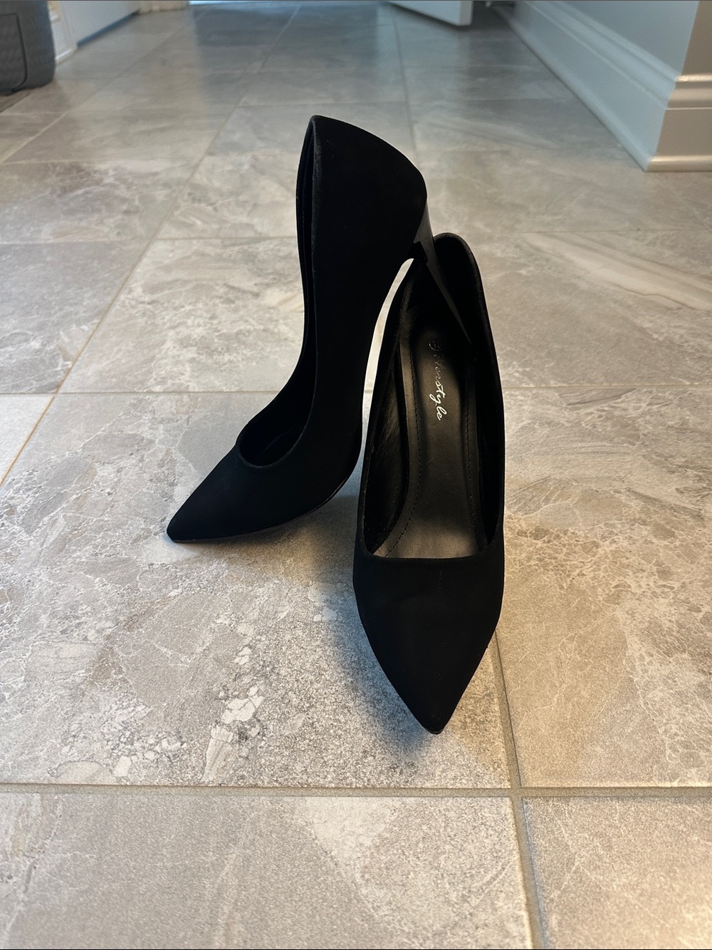 Herstyle Black Pointed Toe Stiletto Pumps